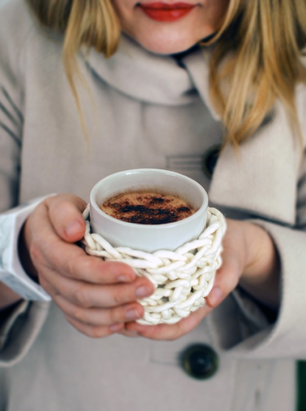 TUTORIAL: How to crochet a chunky cuddle mug cosy. Beginner's crochet project.