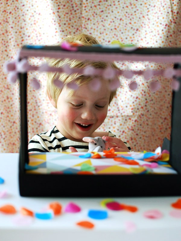 DIY a shoebox finger puppet theatre in 5 minutes - via We Are Scout