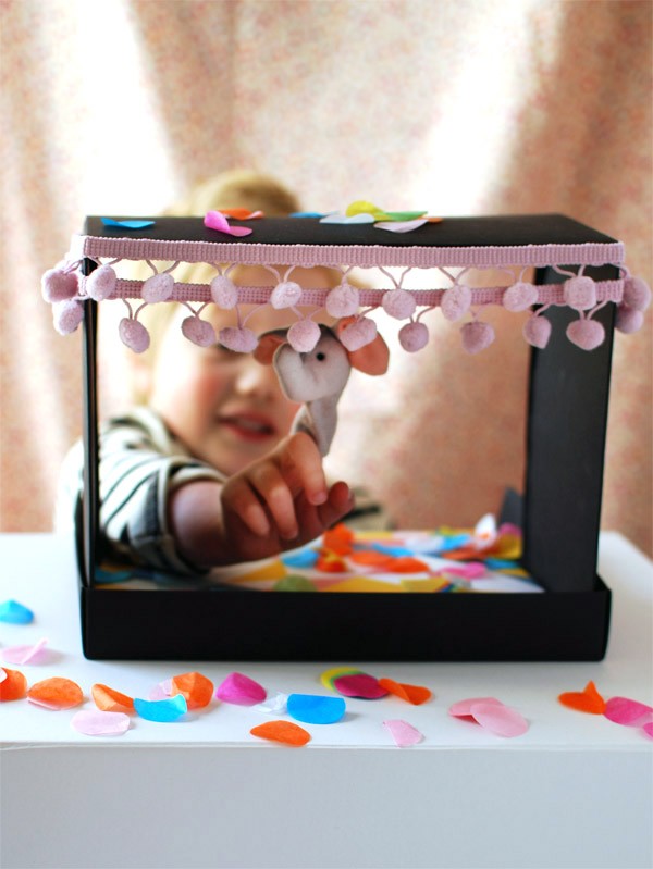 DIY a shoebox finger puppet theatre in 5 minutes - via We Are Scout