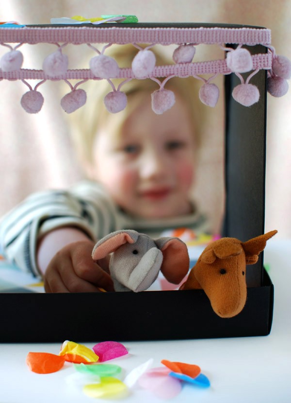 DIY a shoebox finger puppet theatre in 5 minutes - via We Are Scout