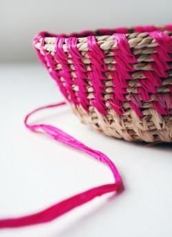 Tutorial: Make a coiled raffia basket - We Are Scout